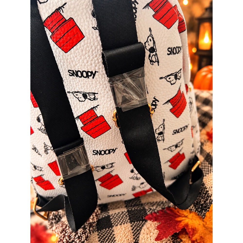 Peanuts Snoopy Doghouse Mini Backpack White Red Faux Leather Bag NWT - Picture 3 of 3